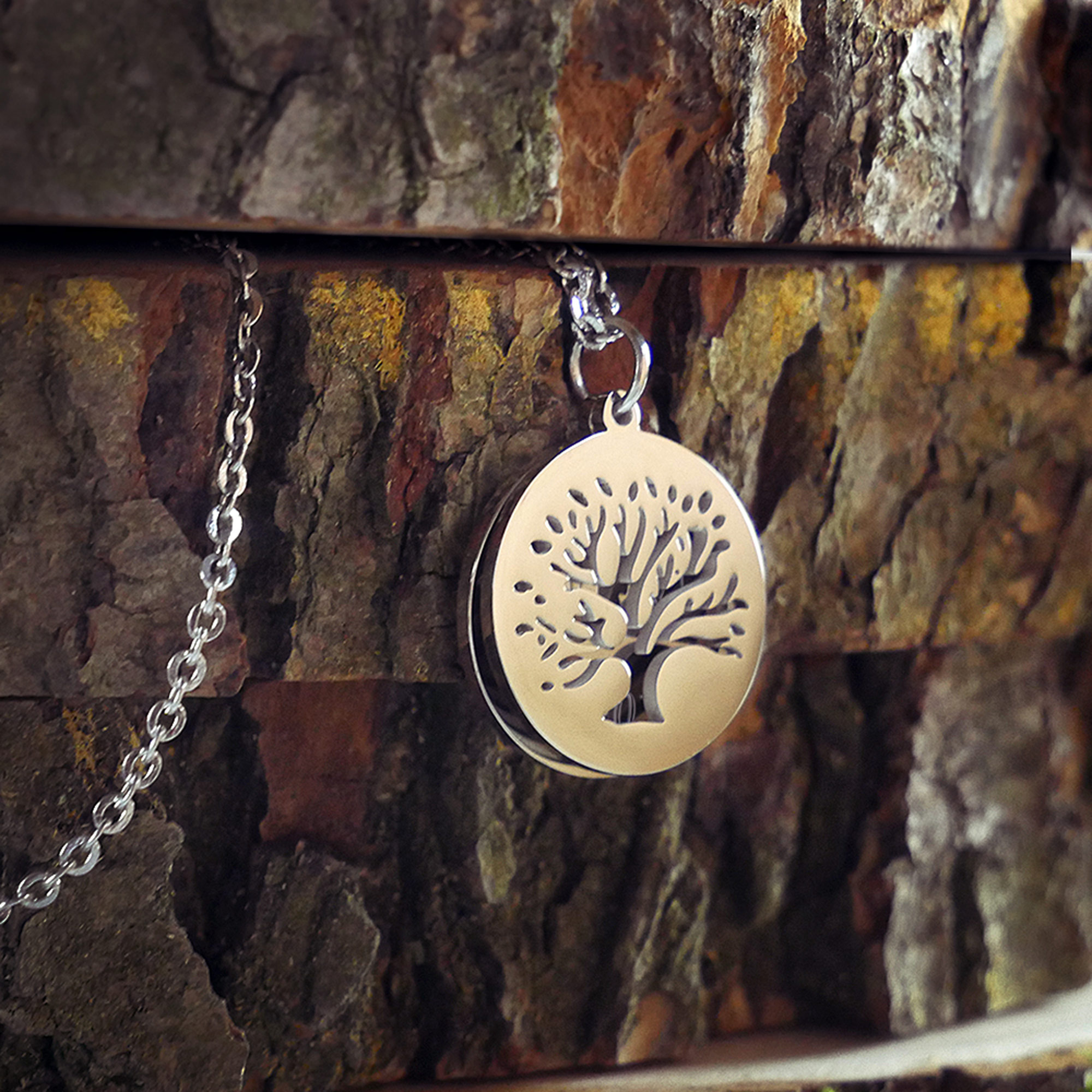 Halskette mit Gravur in Silber - Baum mit Initialen