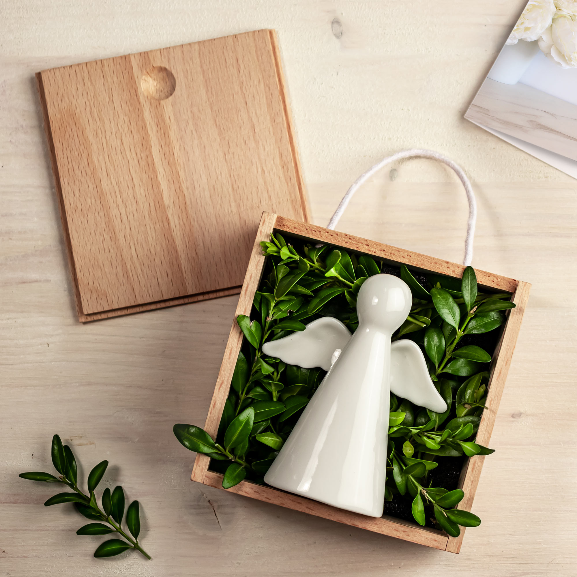 Deko Engel in edler Holzbox Schutzengel Glücksbringer als Geldgeschenk, Engelfigur in dekorativer Geschenkbox, Engel Geldgeschenk Weihnachten, Mini Schutzengel Figur in weiß