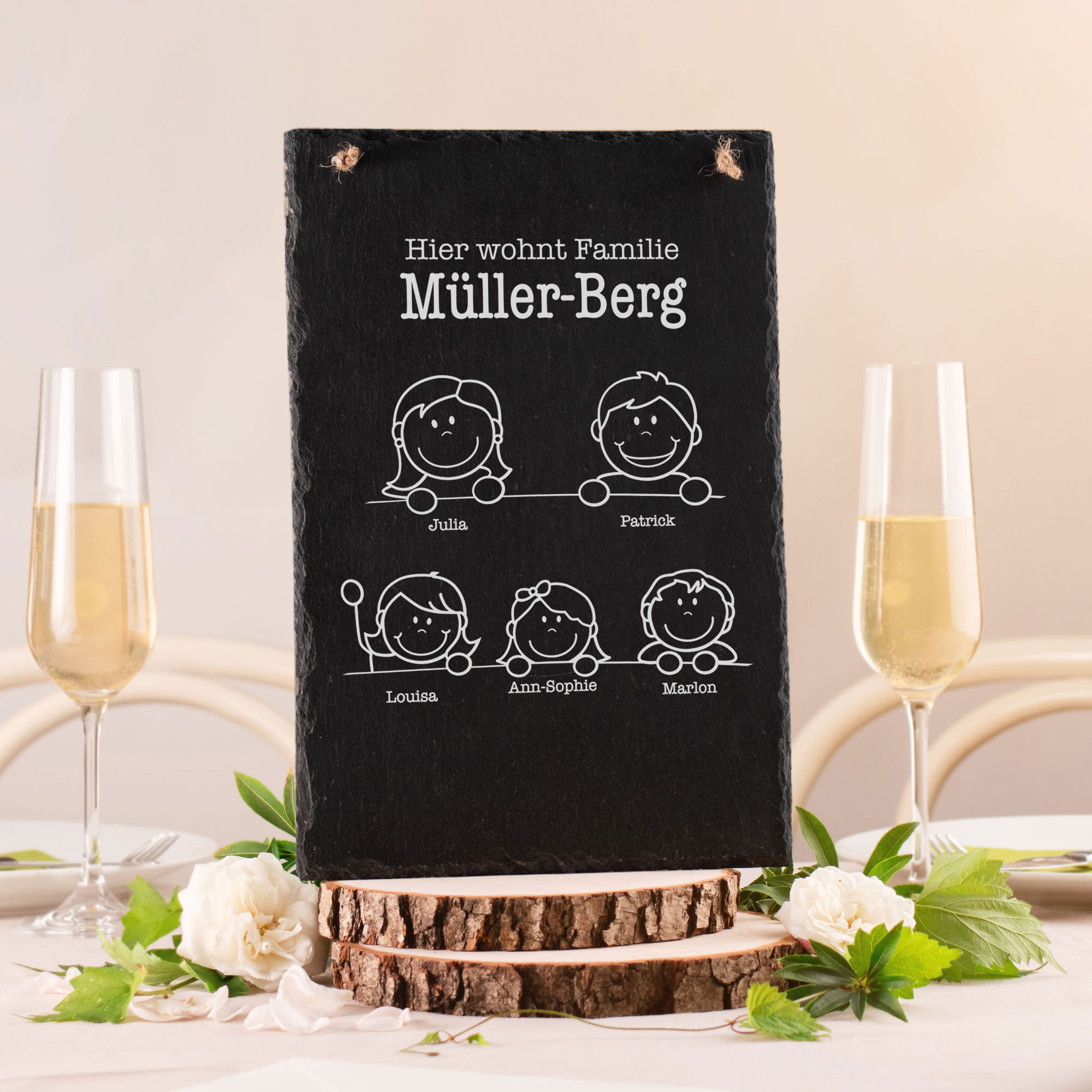 Personalisierte Schiefertafel mit Gravur Hier wohnt - Groß Personalisierte Schiefertafel mit Gravur Hier wohnt - Groß