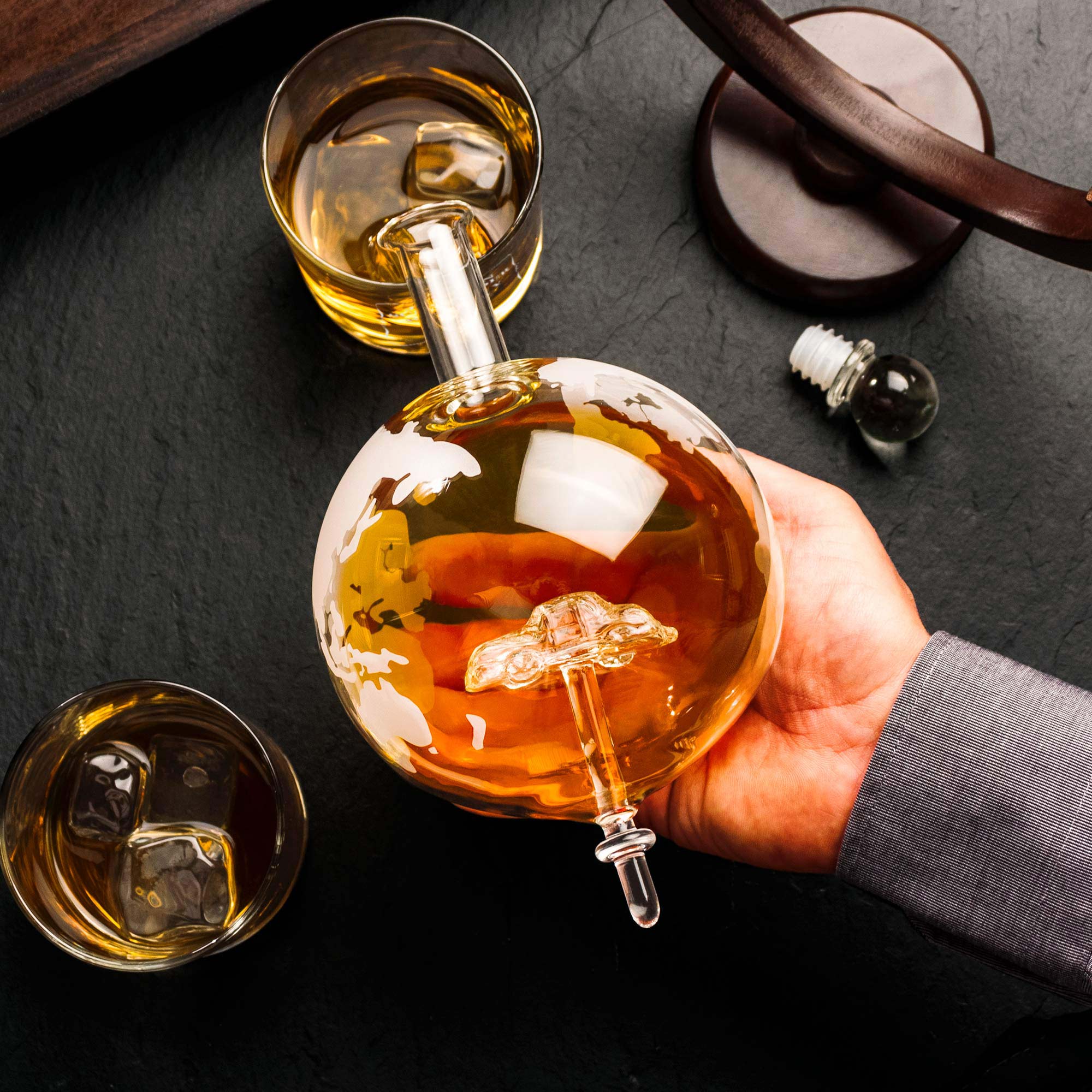 Whisky Set - Whisky Karaffe Globus mit Auto und Whiskyglas mit Gravur