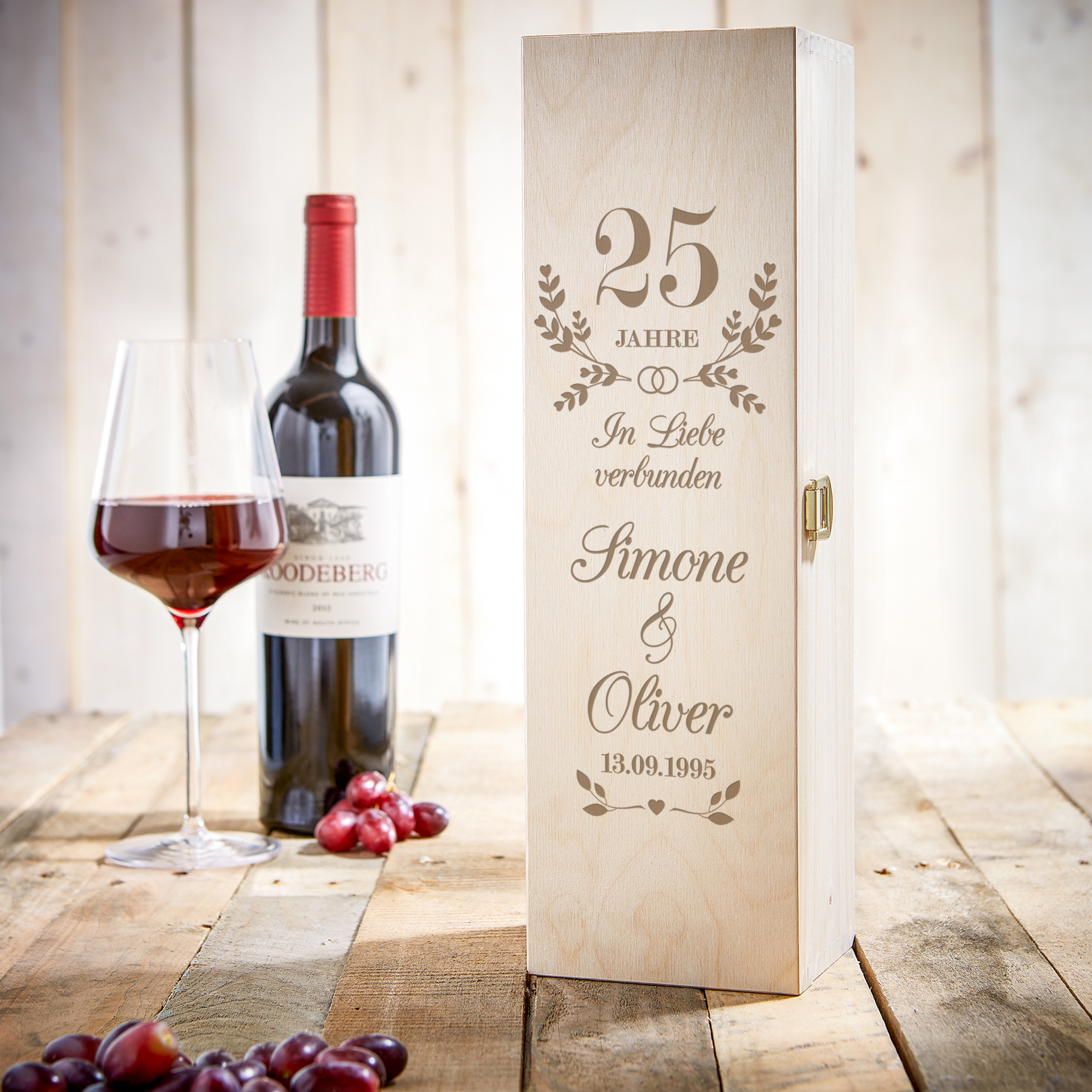 Gravierte Weinkiste zur Silberhochzeit - Personalisiert