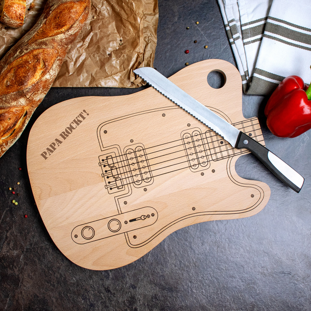 Schneidebrett Gitarre - Papa rockt mit persönlicher Gravur