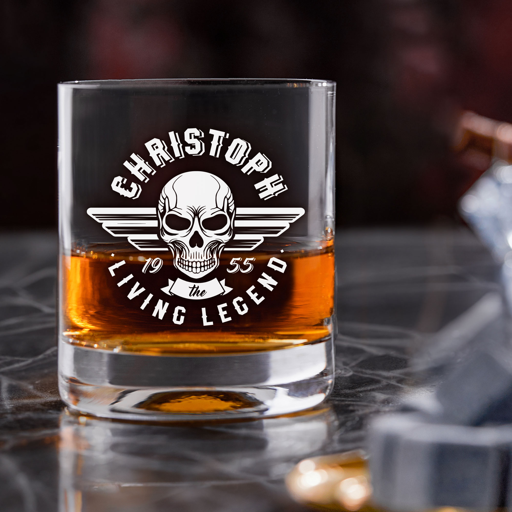 Personalisiertes Whiskyglas mit Gravur - Totenkopf