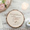 Baumscheibe mit Gravur zur Hochzeit mit Spruch Bleibt einander